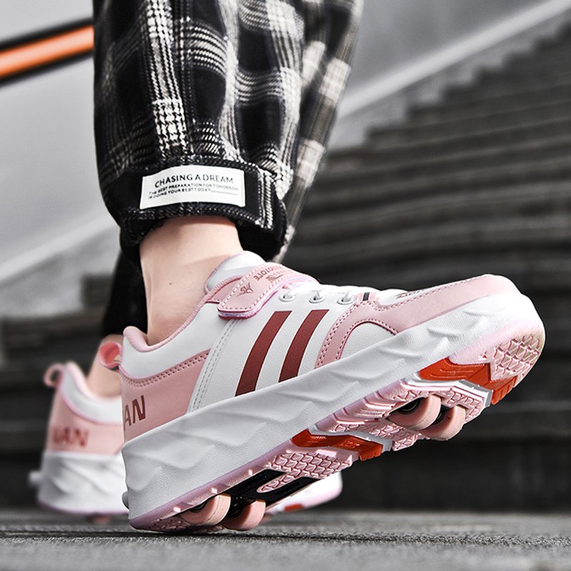 The shoes of the invisible skater belts of a girl's shoenet red and four-wheel-blasted shoe student