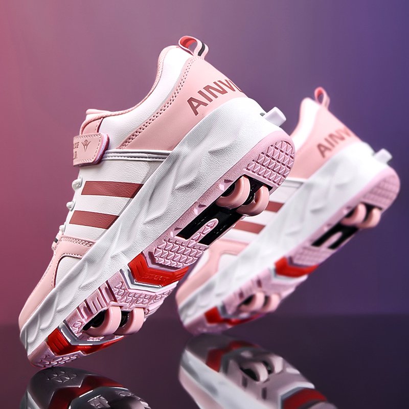 The shoes of the invisible skater belts of a girl's shoenet red and four-wheel-blasted shoe student