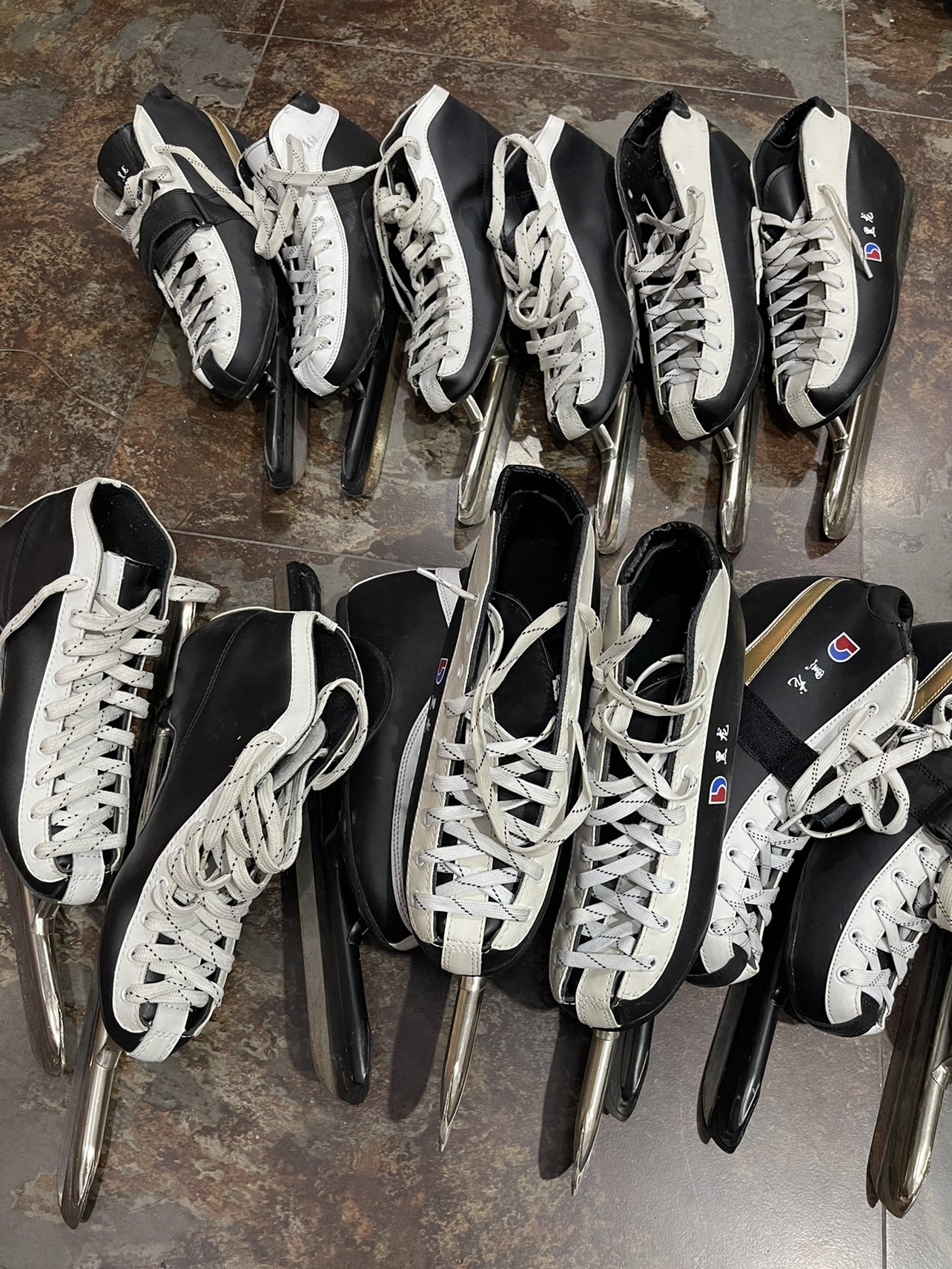 Second-hand skate skate slippers, adult walkers, primary entry skaters, black-tron skaters