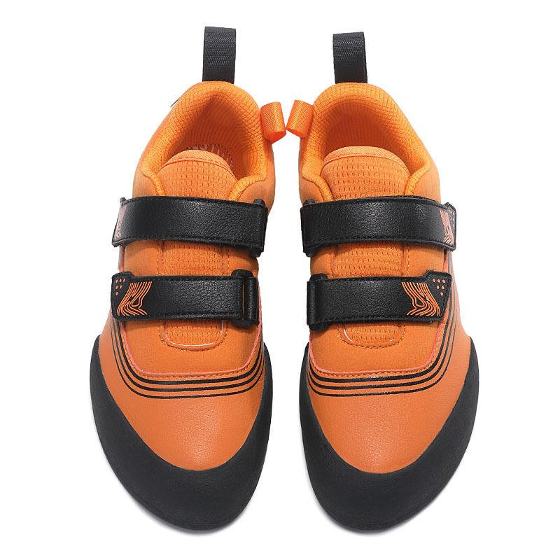 The speed at which children who climb rock-shoes, boys and girls, walk in and out of stone-shoes school trick-in-the-door training shoes