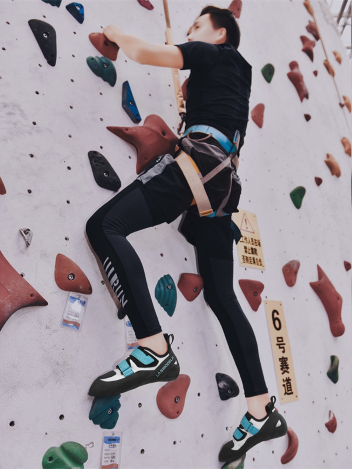 New rock-climbing shoes for men and women in the house, and air-scrawling beginners, adult rock-climbing children outside