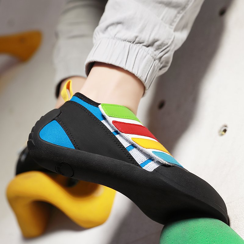 Boys and girls with children's button-up rock-climbing planetary rock-climbing shoes