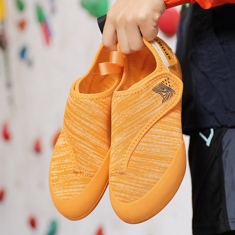 A new 2024 spring rock-climbing shoe-climbing child entry class