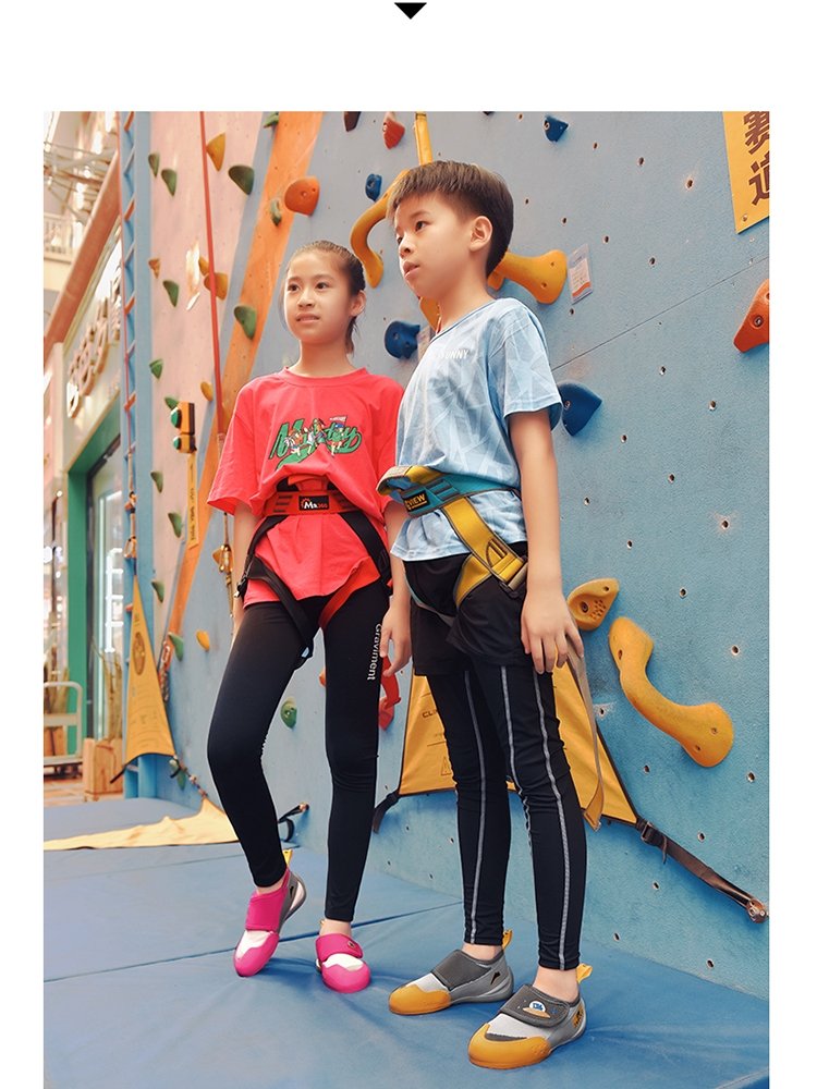 Boys and girls who are first-time home climbers for the children's rock-climbing shoes are outside the home