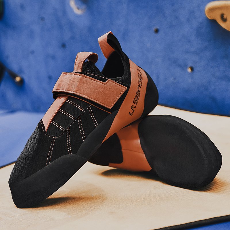 Specialized in rock-climbing shoes, boys and girls, training for in-house pebble-shoe beginners to compete for gas