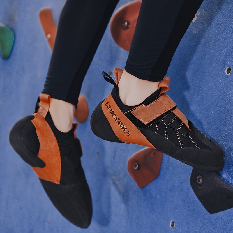 Specialized in rock-climbing shoes, boys and girls, training for in-house pebble-shoe beginners to compete for gas