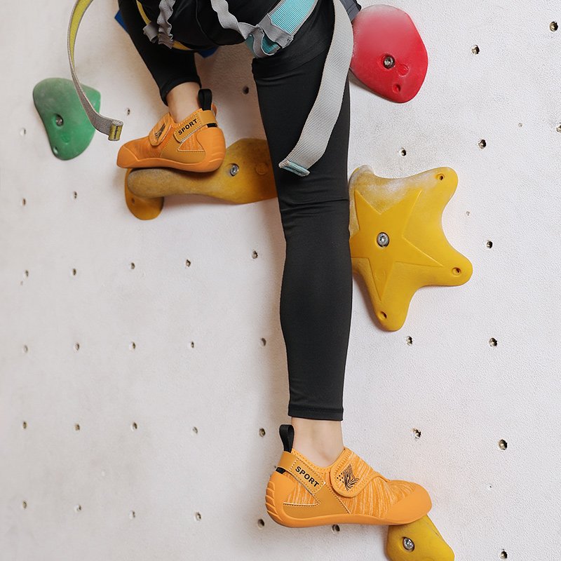 Children's specializing in rock-crawling boys and girls with new access to indoor rock-crawling shoes
