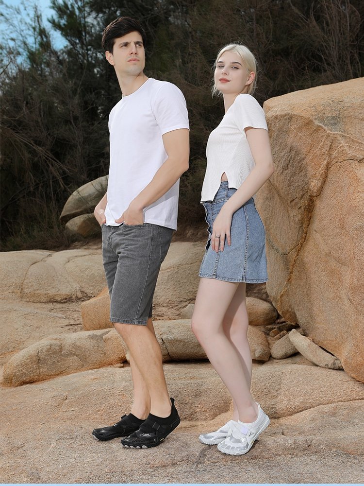 New men and women swimming on the beach with a tumble-tip-tip-hicking plati shoes
