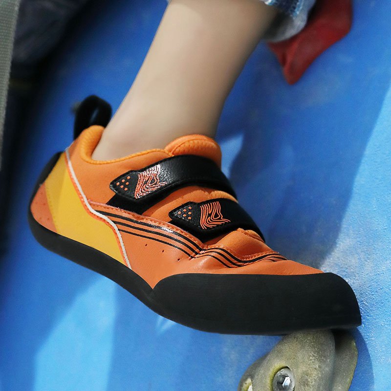 Home-crawling pebbles for children in rock-crawling shoes