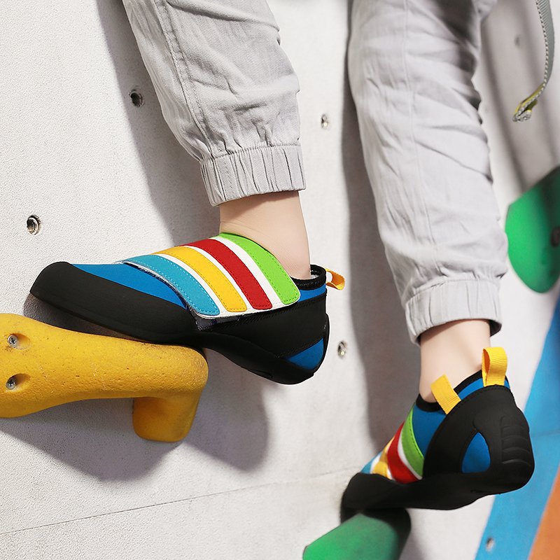Home-crawling pebbles for children in rock-crawling shoes