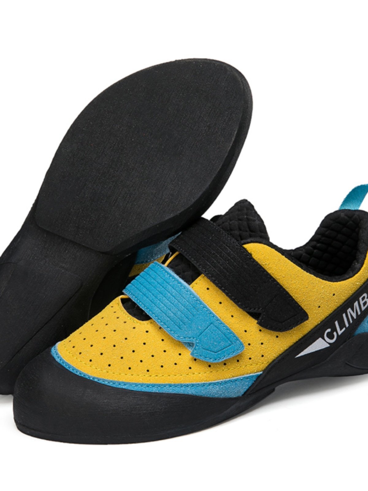 Young rock-crawling boys, boys and girls, home-based rock-climbing shoes beginners, put up with boys