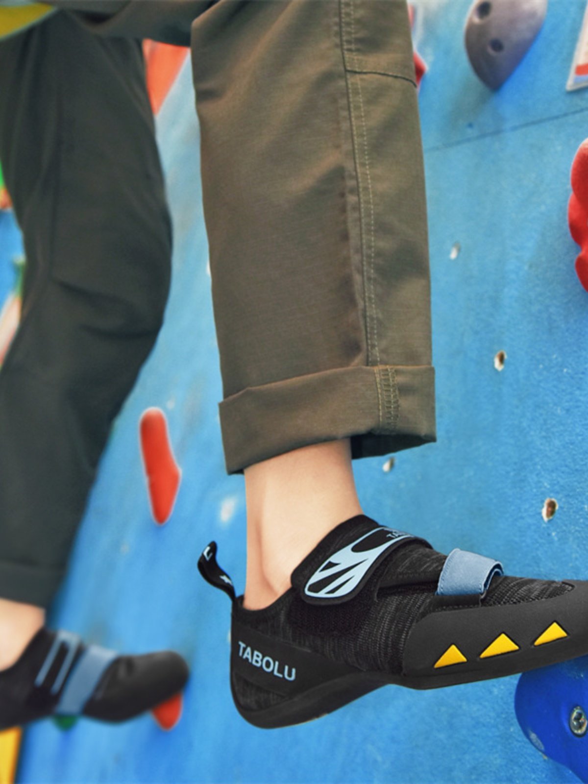 Boys and girls from the first class in the room who climb the shoes, children from the outside