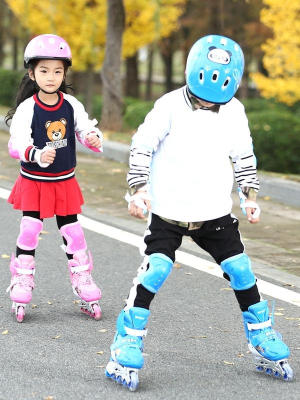 Decanon skater children with a suite of 3-6 Junior Scholars 5 to size 8 dry skates