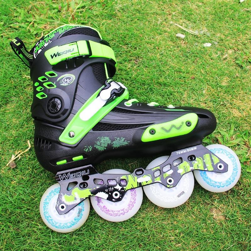 Eight round of straight-shoe skates, male and female