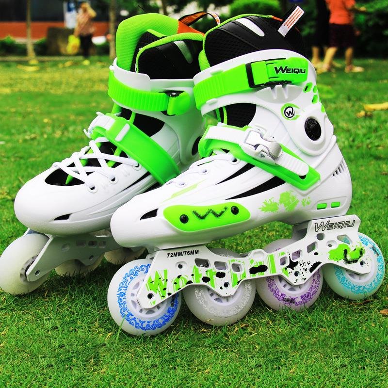 Eight round of straight-shoe skates, male and female