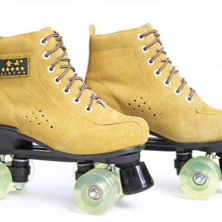 Boys and girls, new skating shoes for adult skating, two skating skates, four skating slippers, two rows of skating shoes