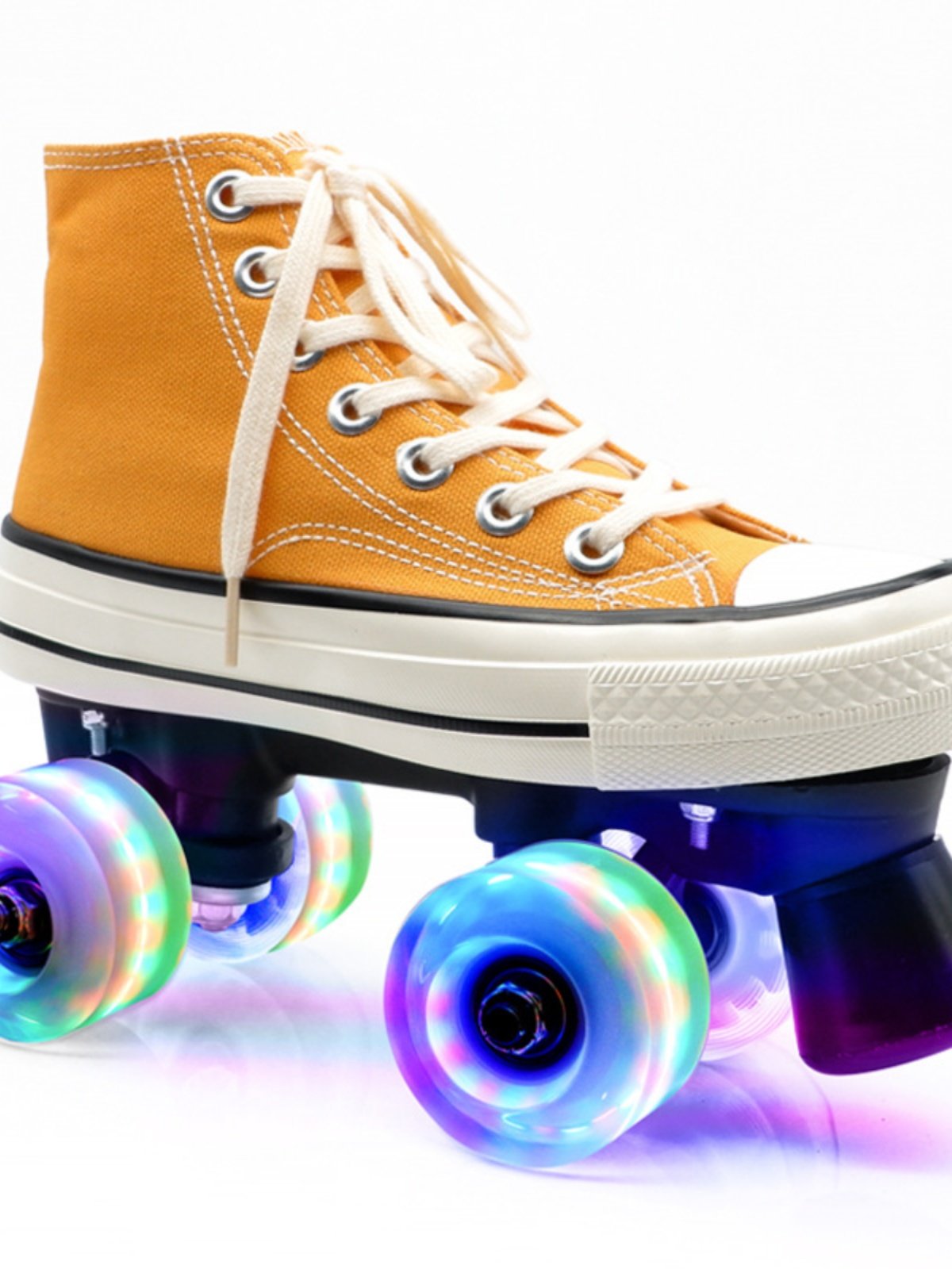 Three flashes of four-wheeled skates, four-wheeled skates, four-wheeled skates