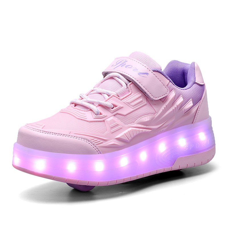 Decannon's children ran away with their summer two-wheeled slippers charged with invisible wheels for adults outside the house