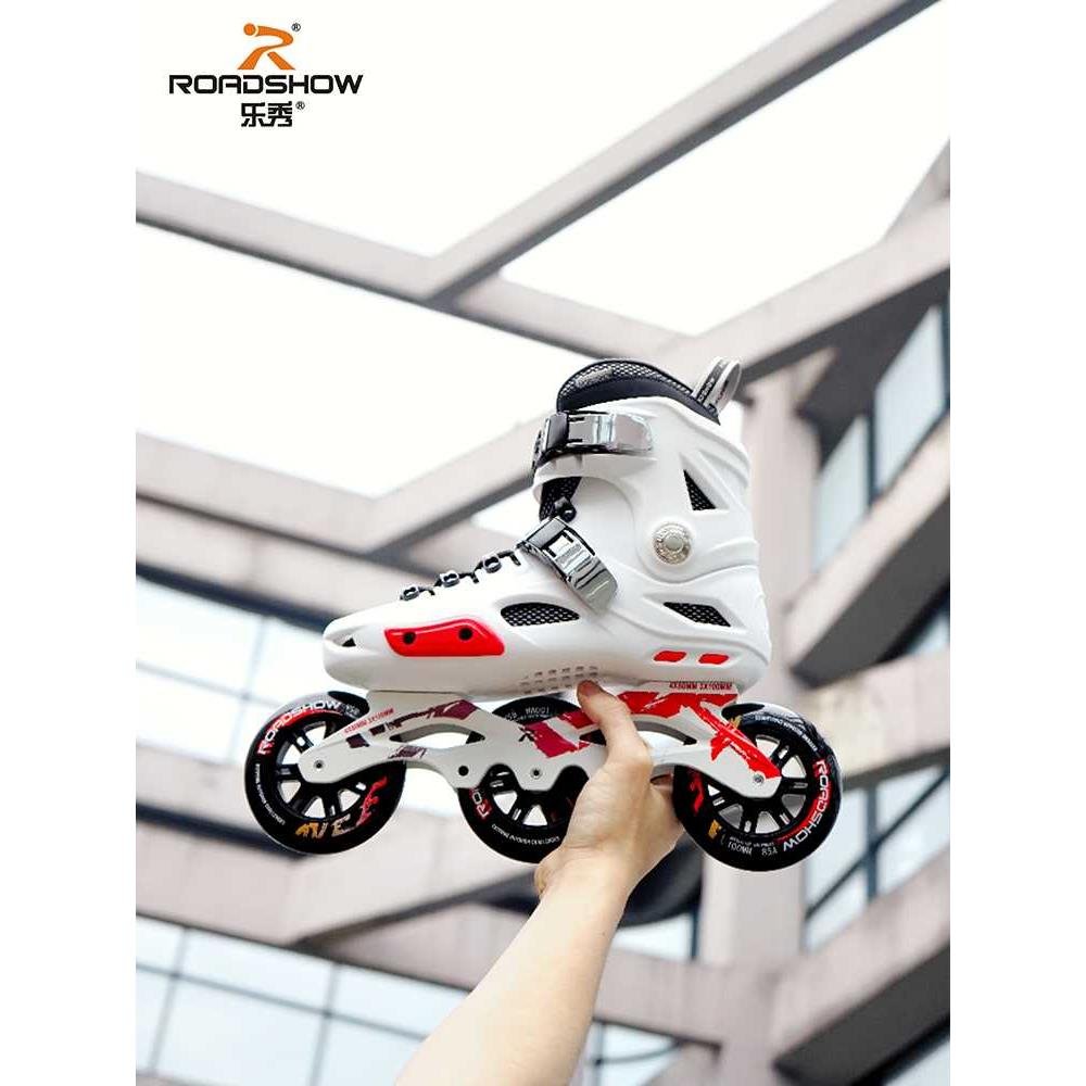 A GROWN-UP, THREE-WHEELER SKATER, FIRST-RATE, DRY-ICING MAN AND WOMAN RX4D