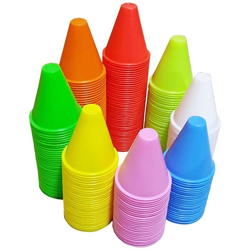 Rollers flat-shoe-triangular roadblock barrier sports pillar cone skater skating scholar ' s initial barrier exercise