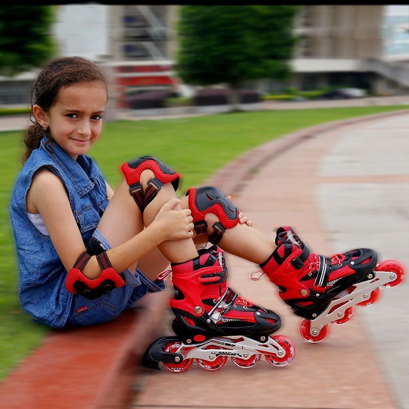 Smaller-sized boys aged 3-6-10-12 and girls skater children ' s set of roller skates