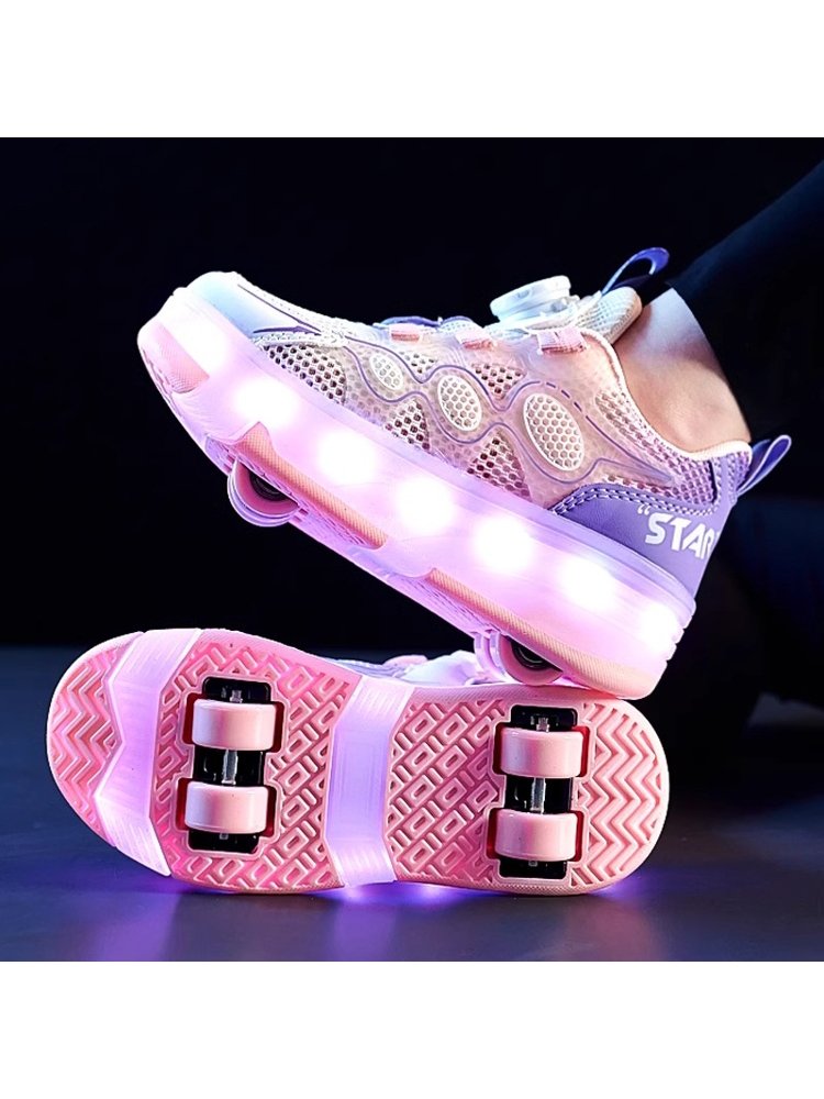 Two-wheel skating girls in summer, children in the net, and girls in the skating skating shoes are glowing