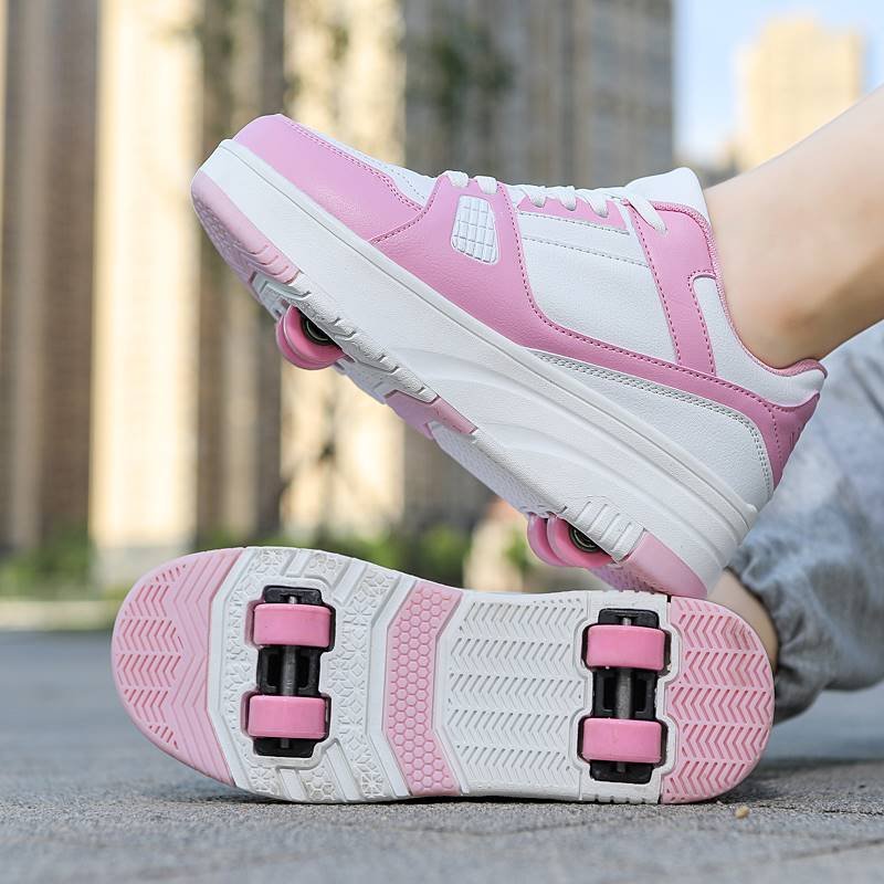 The four-wheeled shoes with the wheel, the four-wheeled-out shoes for the girls and the children