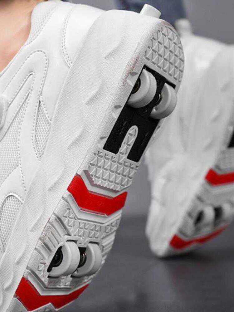 Li Ning's four-wheeled, fall-round primary schoolboys can shrink from an adult with a wheel