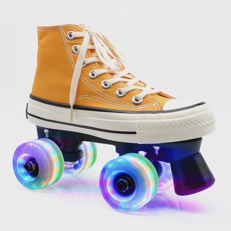 Three flashes of four-wheeled skates, four-wheeled skates, four-wheeled skates