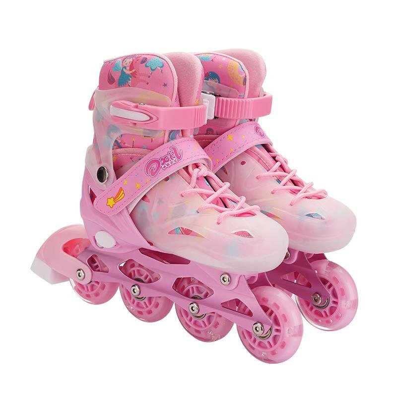 NEW PAIR OF BOYS AND GIRLS WITH A SINGLE ROW OF PU-WHEELED DRY SKATES