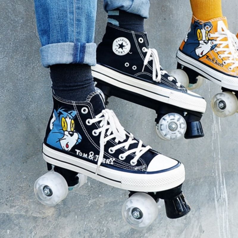 Skating skates, two-wheeled skates, four-wheels of glitter for young boys and young girls