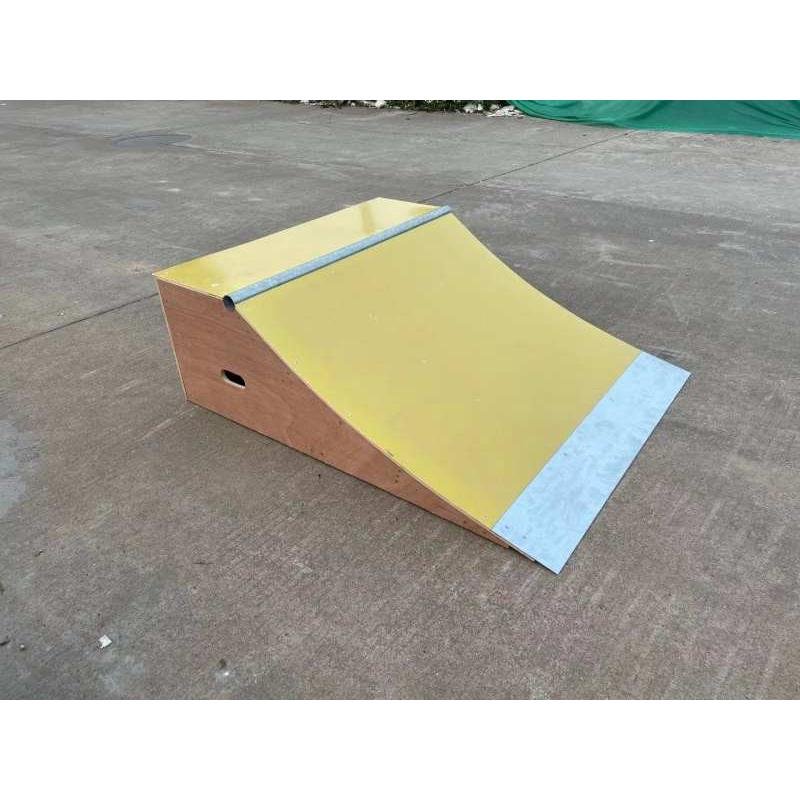 skiboard prop to jump a pole and toss arc arc arc, a box stool piston, space-designed slide prop
