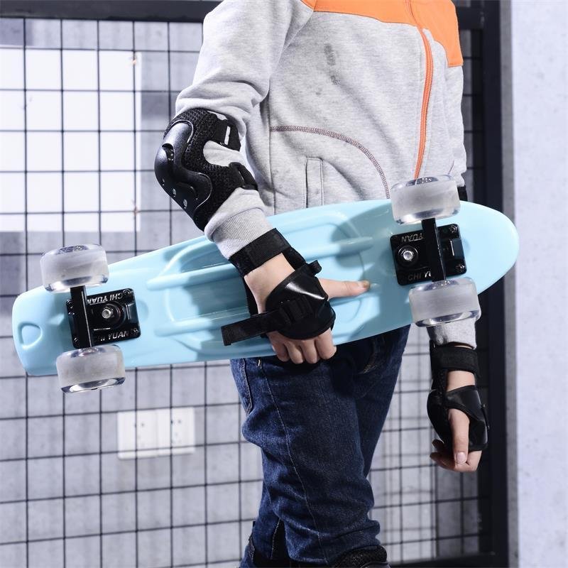 Four-wheel-single-colour-lighted fishboards for men and women who produce children's first-rate skateboards for big-wheeled bananas