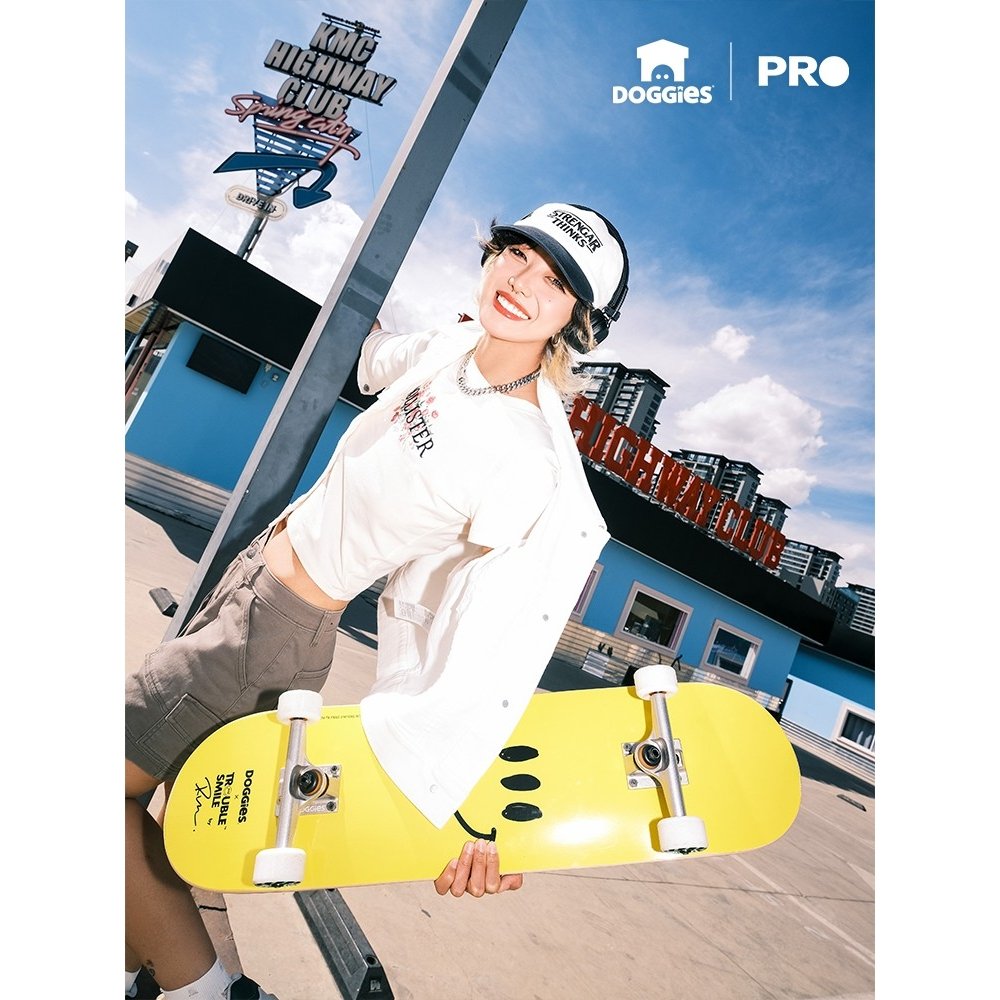 Decannon's professional skateboarding beginner, male and female, and adult children and adolescents