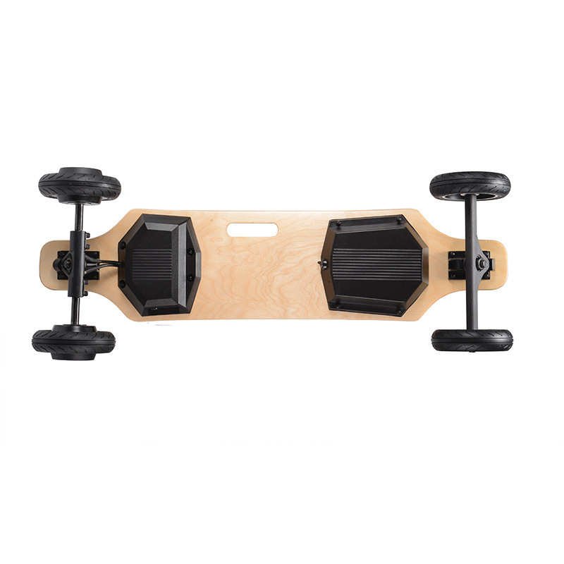 A four-wheeler of the electric skater, a grown-up skater, has a two-way-drive balance
