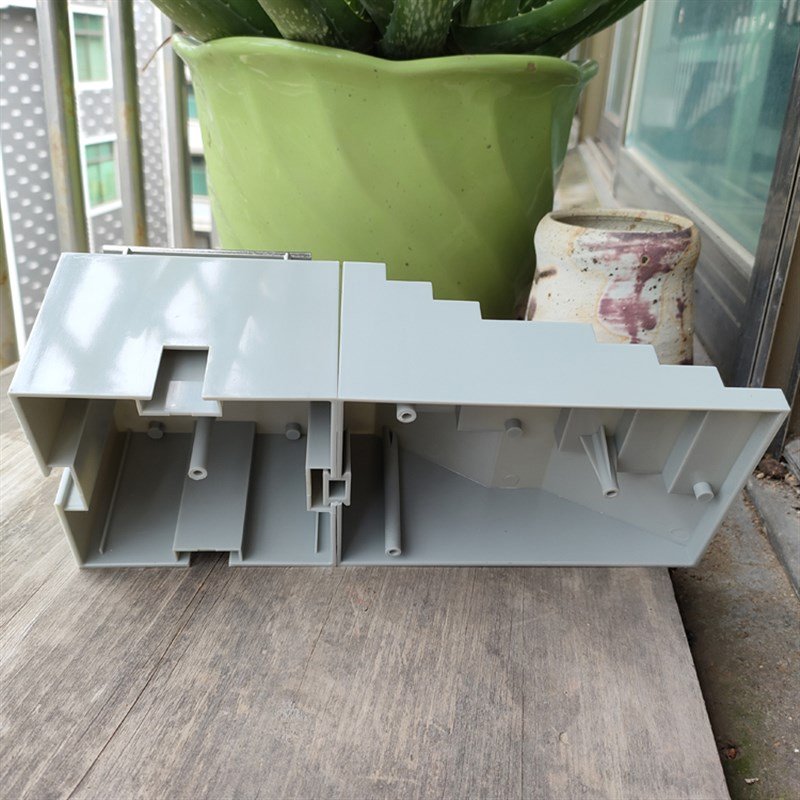 Pointy mini-finger skateboards, stairwell platter set with alloy jumpers