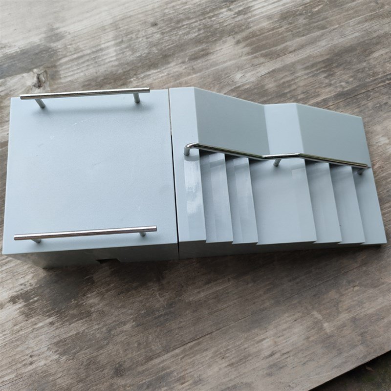 Pointy mini-finger skateboards, stairwell platter set with alloy jumpers