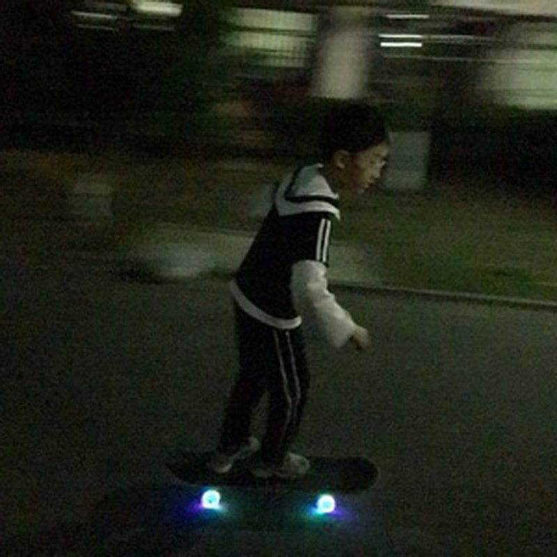 Upgraded flash wheel, four-wheel skateboard slabs for young students aged 3-6-12-15