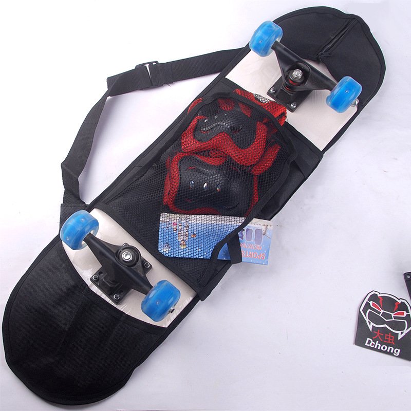 THE SKATEBOARD HAS A NET BACKPACK, A SKATEBOARD BAG WITH A THICK PVC BACKPACK/PANTS BAG, 80 CENTIMETERS ON THE BACK OF A FOUR-WHEELER SKATEBOARD