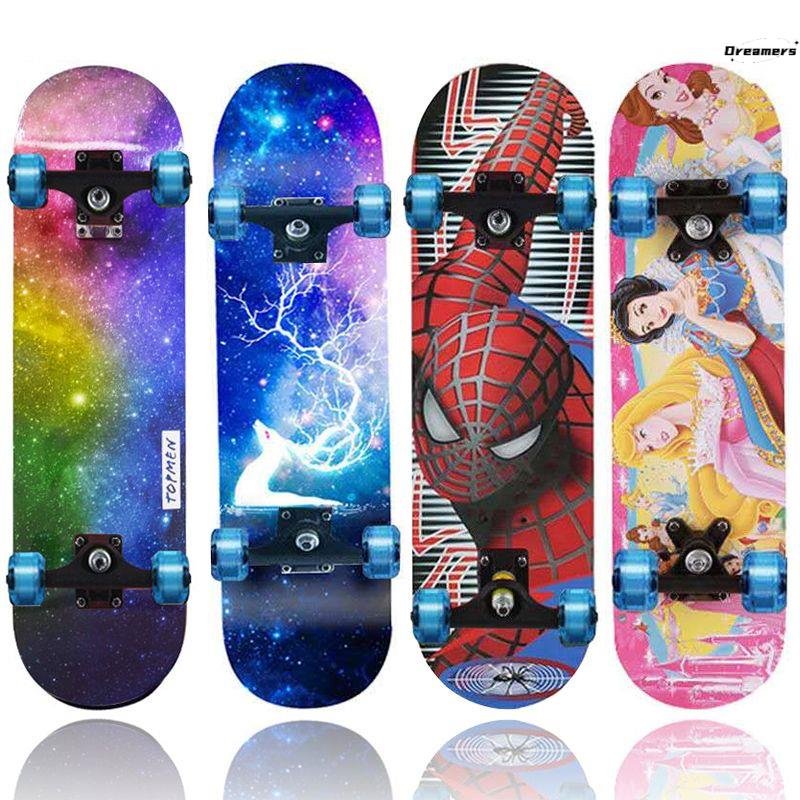 Xinjiang Tibetan mail beginner skateboarding kid, four-wheeler skater flashing young man factory