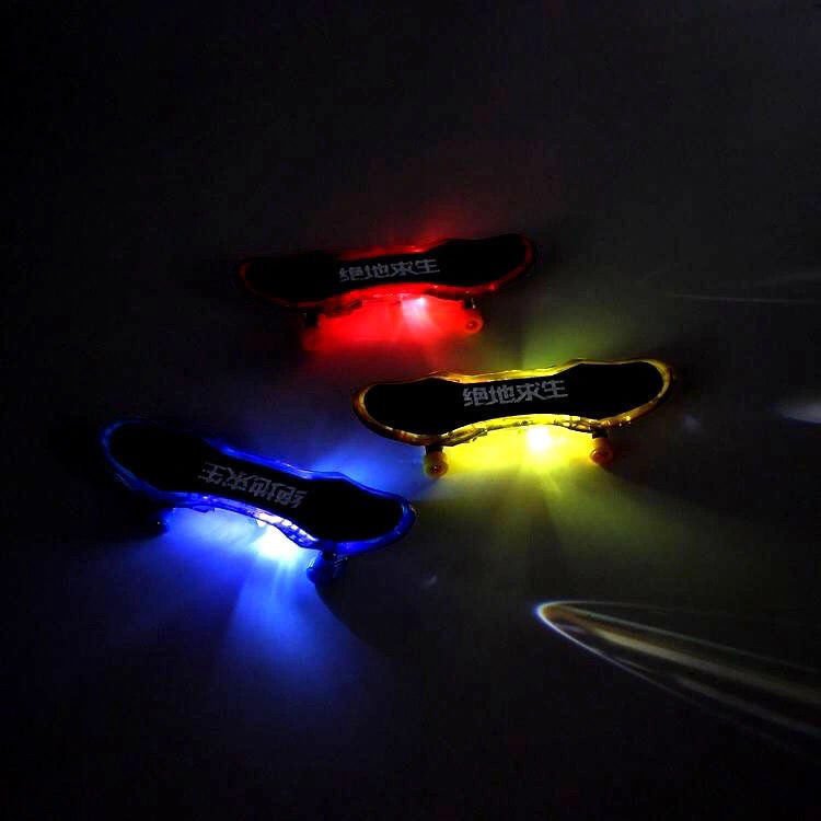 A little toy gift from the flair-finger skateboard 6-1 children's euphoria projector