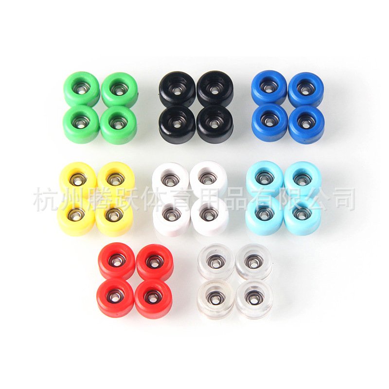The finger skater's a professional-grade bearing wheel, maple-finger, double-flipboard mini-discharge toy