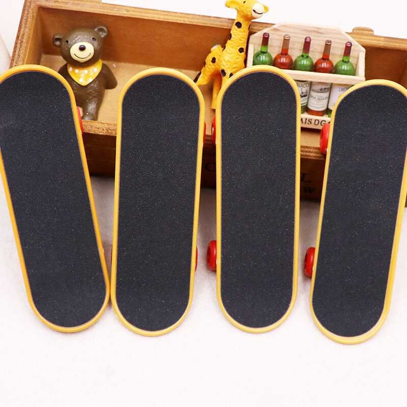 Tortoise's big-finger skater kid finger-tip mini-desk toy parrot toy