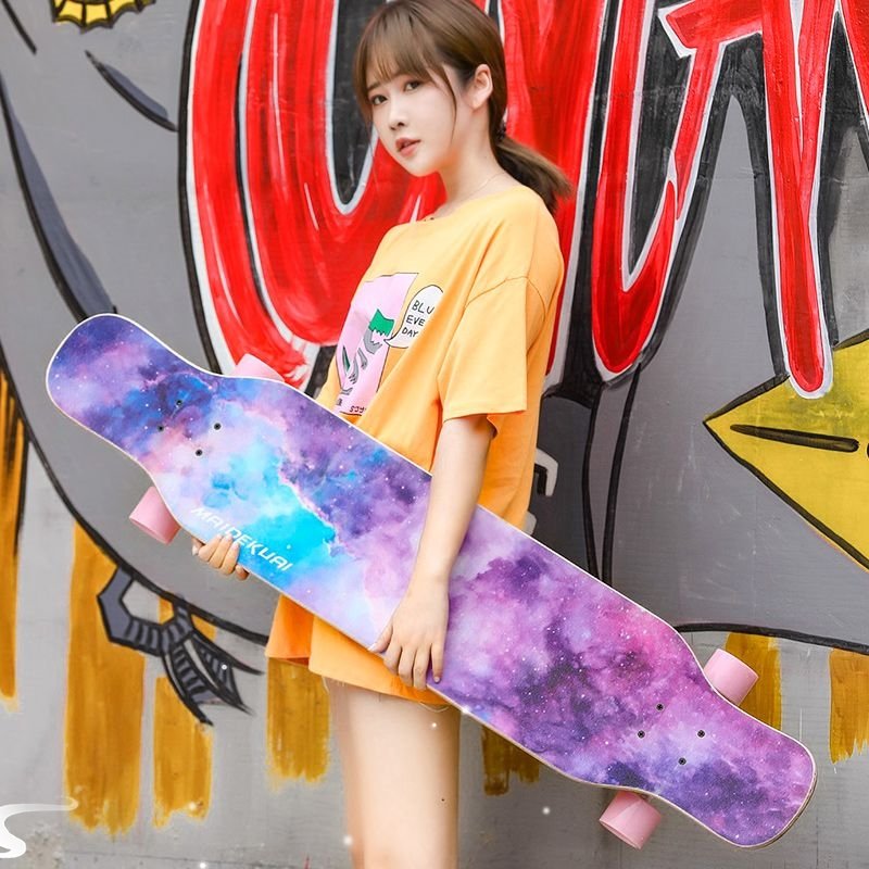 A Han-style four-wheel-brusher for young adult boys and girls in the long-board skates