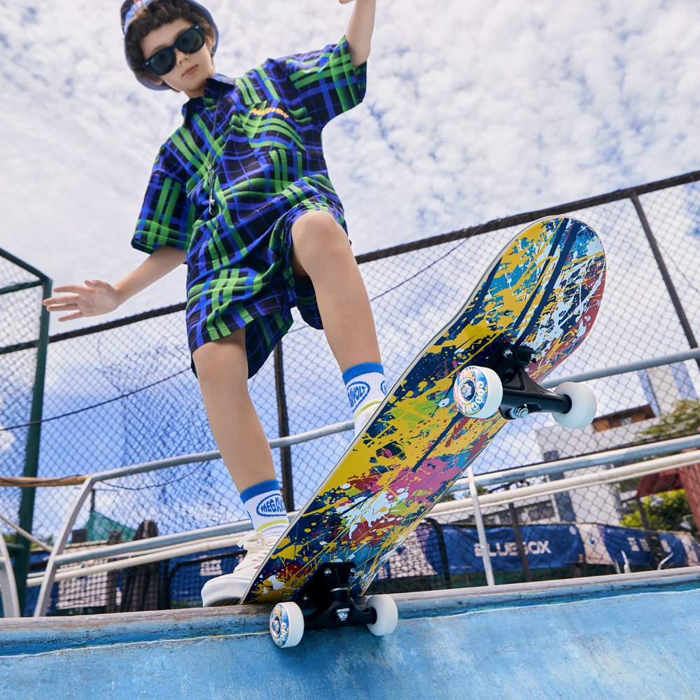 British children's skateboard beginners' board, boys aged 3-6-10, girls' double skater four-wheel pedals