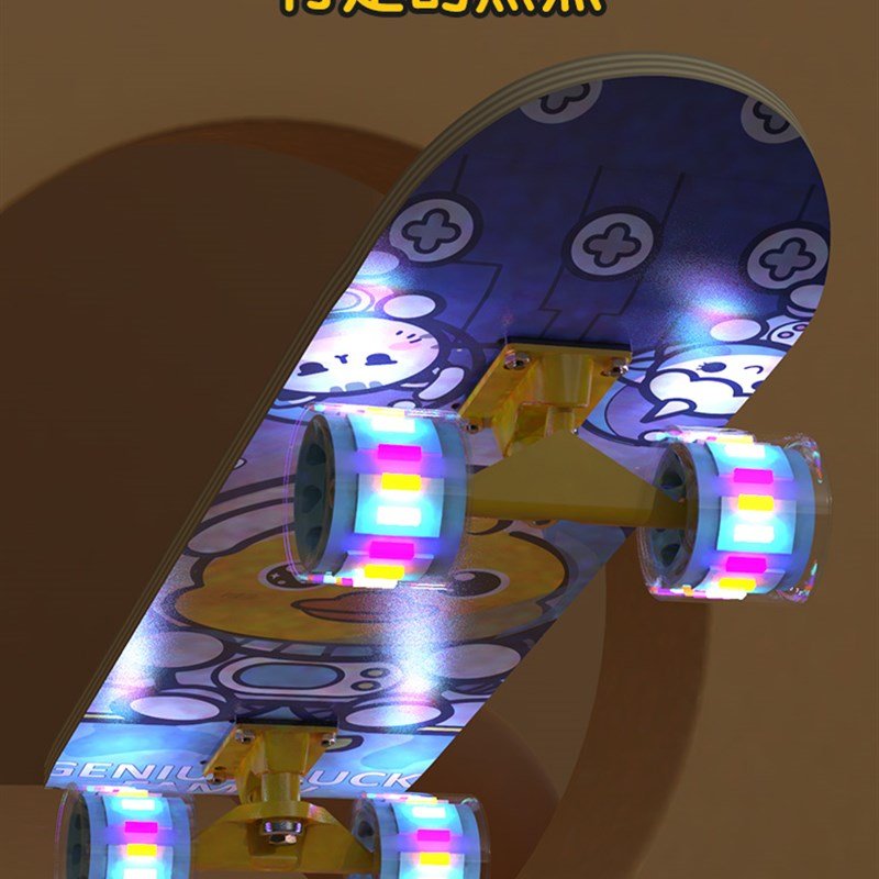 Four-wheel skateboard children's beginners, boys and girls, in a professional skateboarder for adults and young children aged 6-12 years