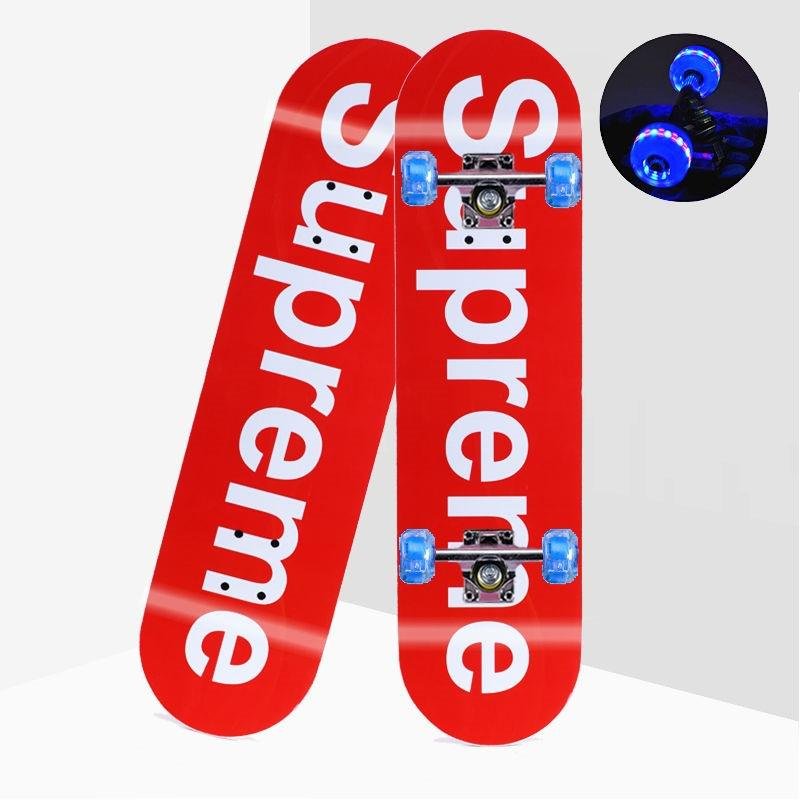 Four-wheeled double-board girls, 5-18 years old, skater boy, long-scrambling boy, walk