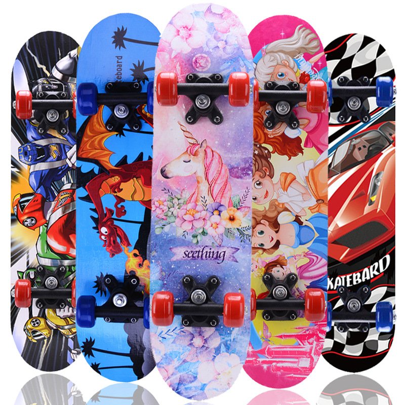 Two-faced cartoons for four-wheeled maple skateboards for young men and women aged 6 to 14 years old