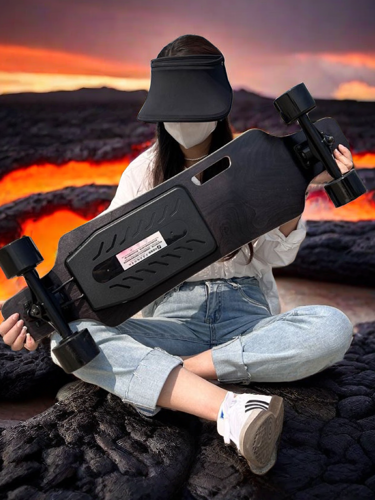 The electric skater's first four-wheeling adult skateboard remote walker double-drive electric skateboard campus