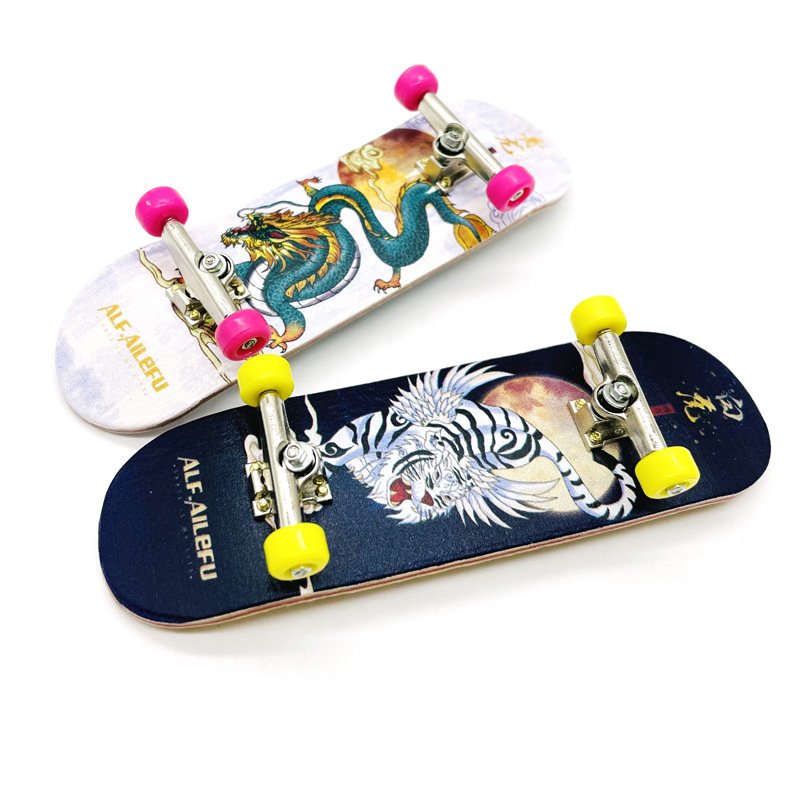 A professional finger-sliding mammoth, two-barrelled teenager finger-sliding skating, creative toy-slinger